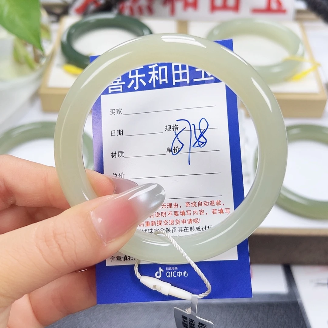 和田玉未镶嵌手镯