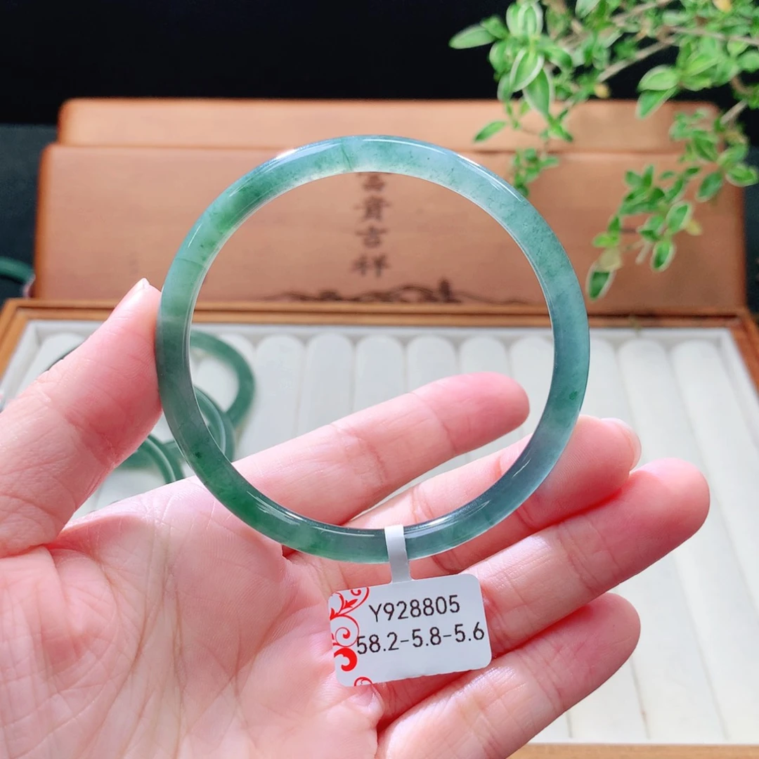 未镶嵌手镯（圆镯）翡翠