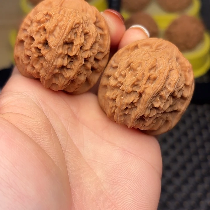 文玩核桃吊坠40红狮子头