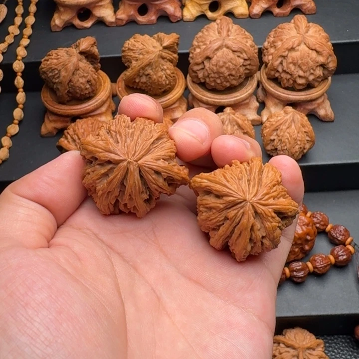 把件文玩核桃南疆石狮子头五棱球连