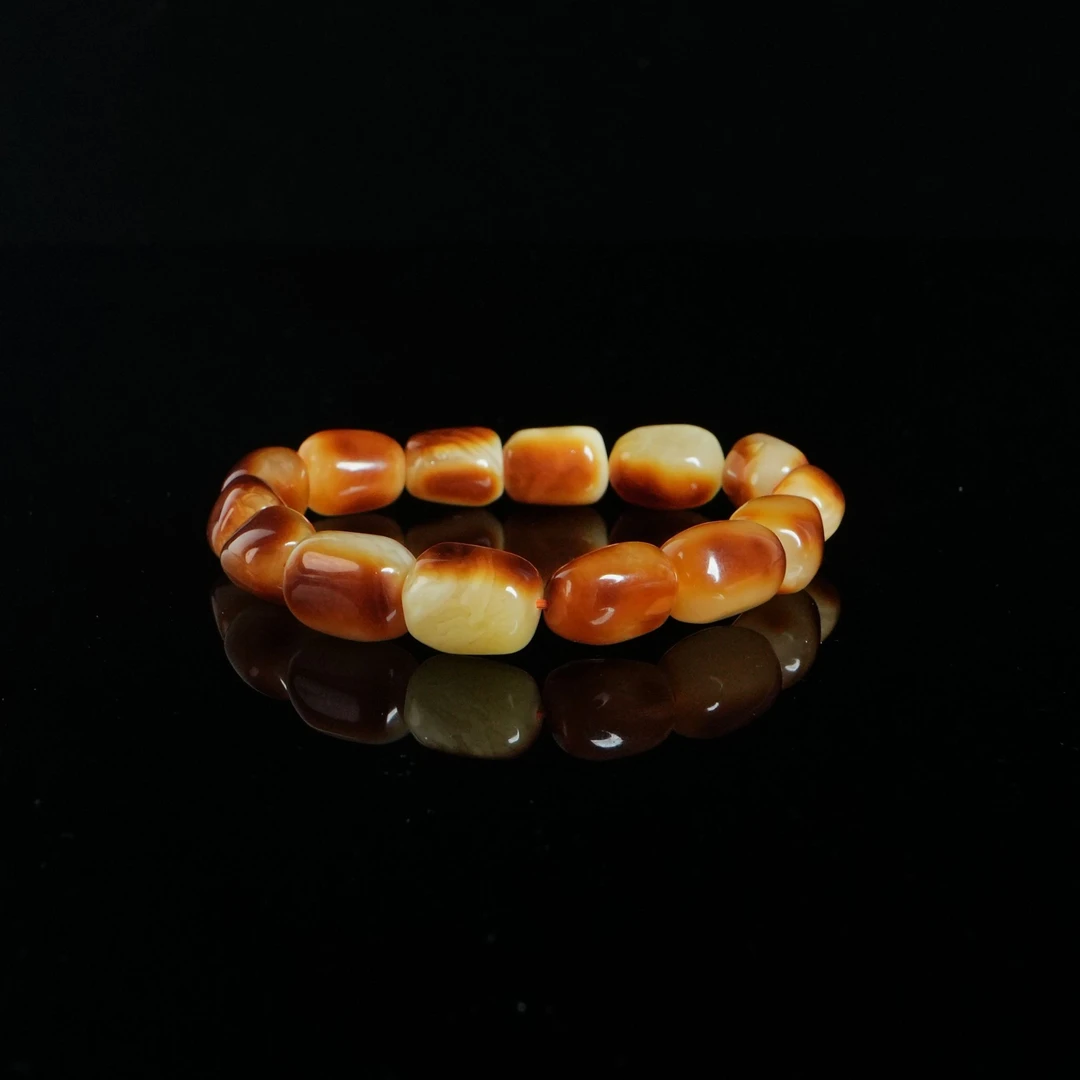 DY-M4097 随形带皮沁色手串 23.73g