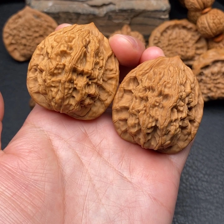 桃核把件今****动今40麦虎