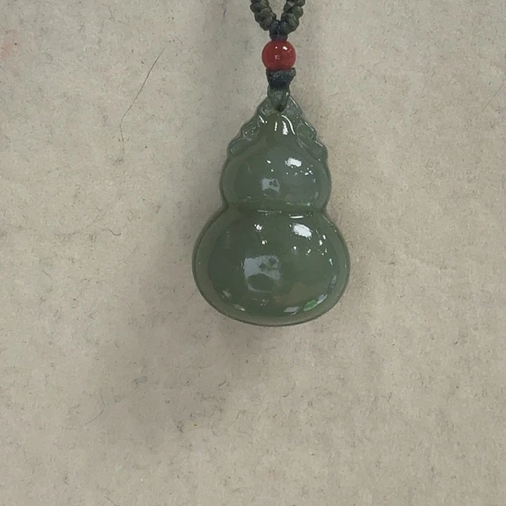 史***勇和田玉未镶嵌颈饰