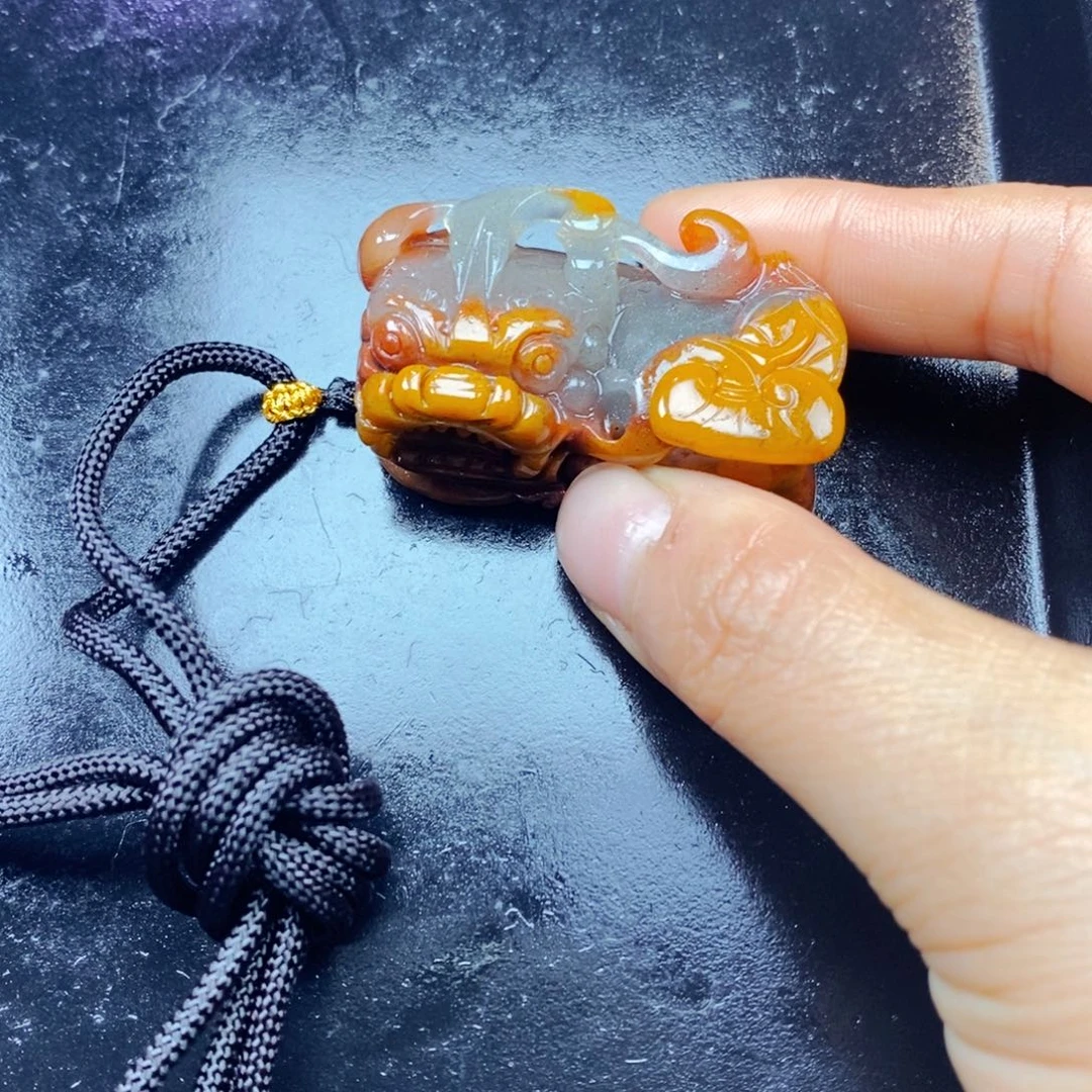 石英质玉（黄龙玉）未镶嵌颈饰