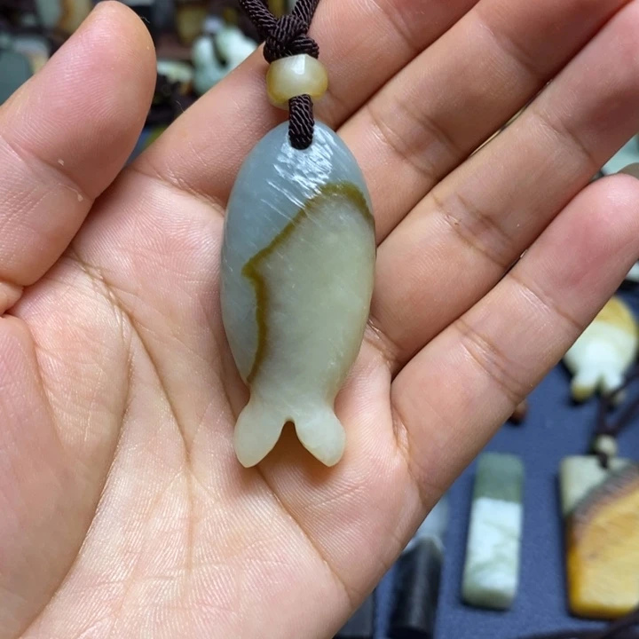 未镶嵌蛇纹石玉颈饰