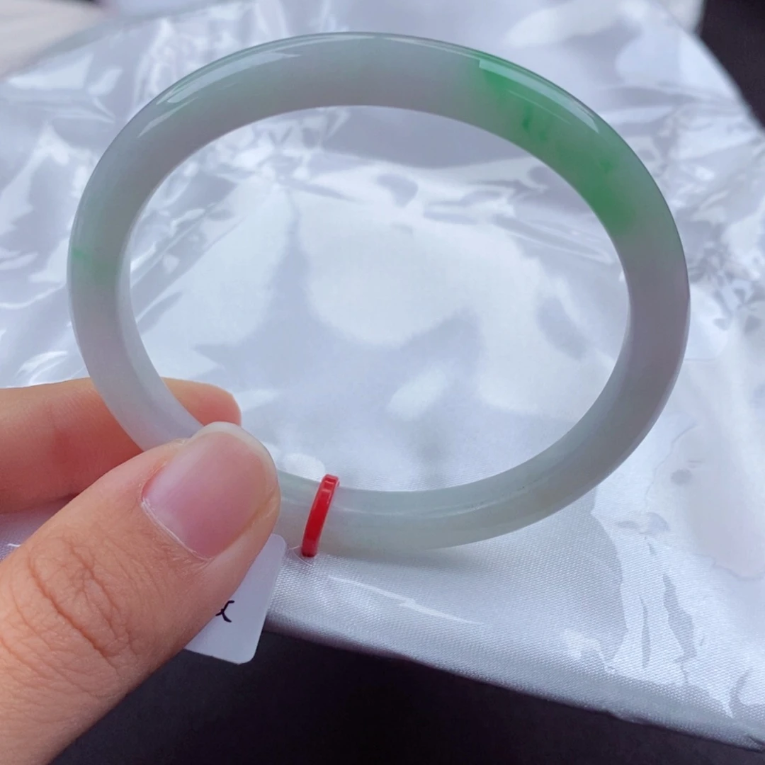 翡翠手镯（贵妃镯）未镶嵌