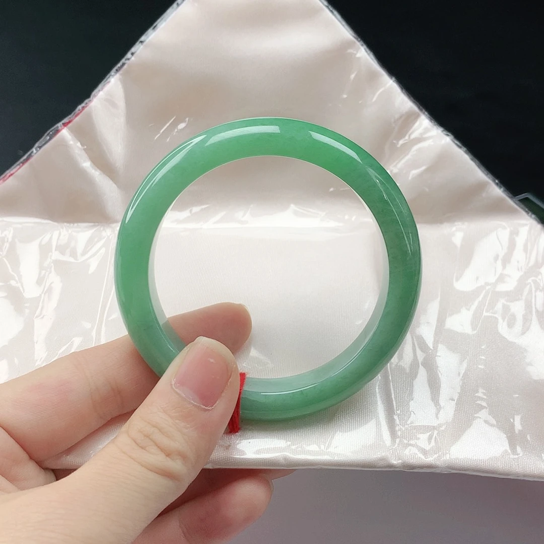 翡翠手镯未镶嵌翡翠192