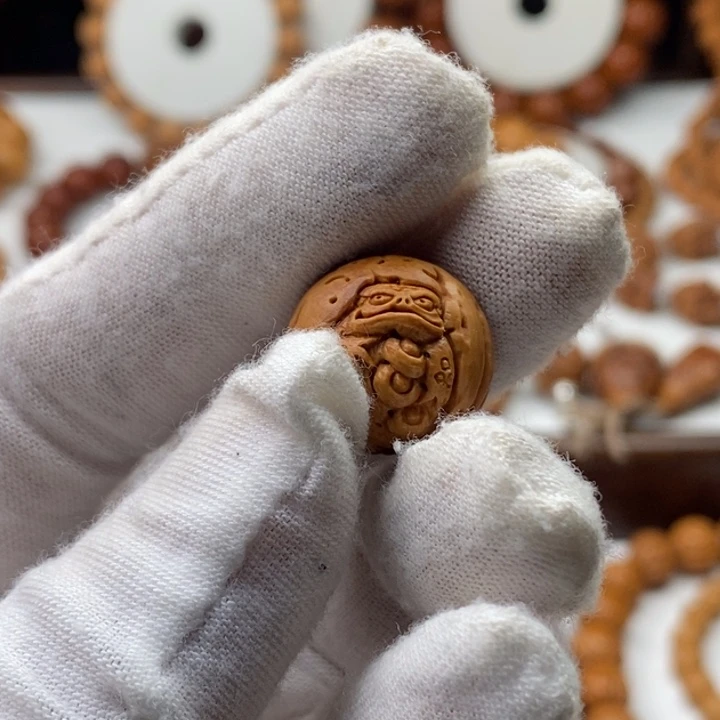 乐***派桃木桃核纯手工打造工艺品