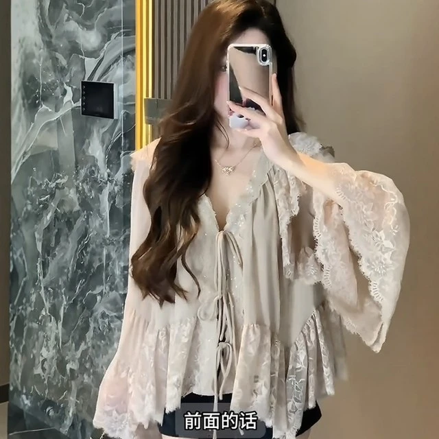 法式蕾丝V领雪纺衬衫女春季款高级感气质显瘦喇叭袖别致绝美上衣