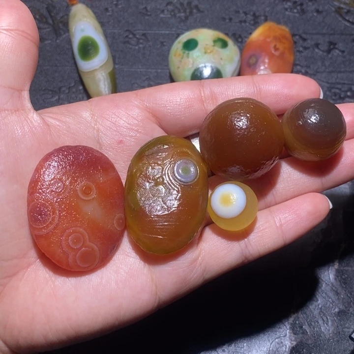 颈饰未镶嵌石英质玉