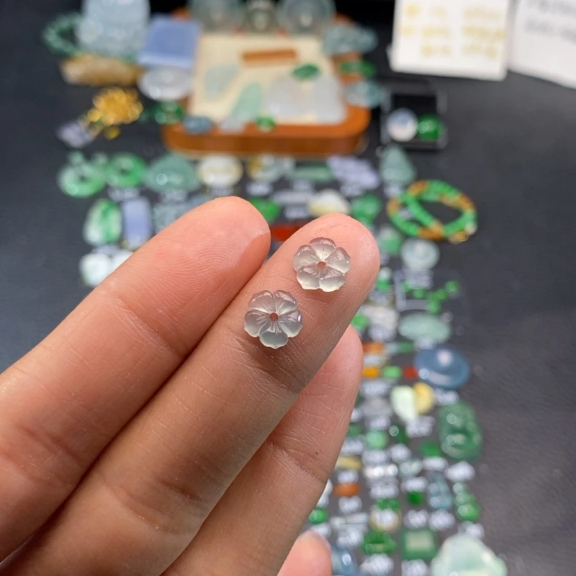 【闪购商品】翡翠挂件未镶嵌花