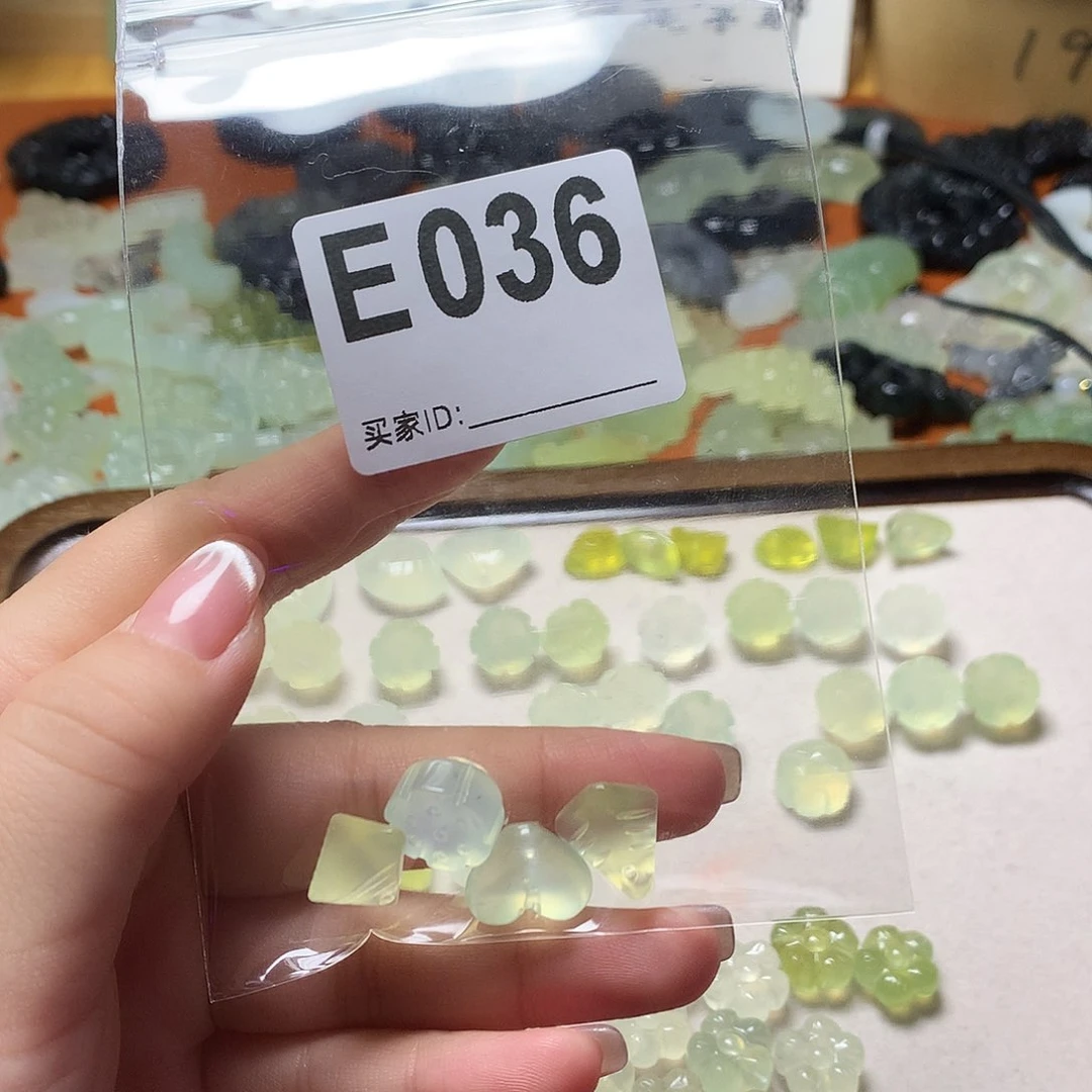 蛇纹石玉颈饰合金饭**?