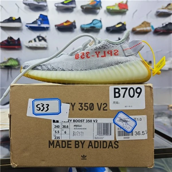 adidas yeezy 蓝色运动鞋 全新原盒 36.5码 gui 12.11 B709 白