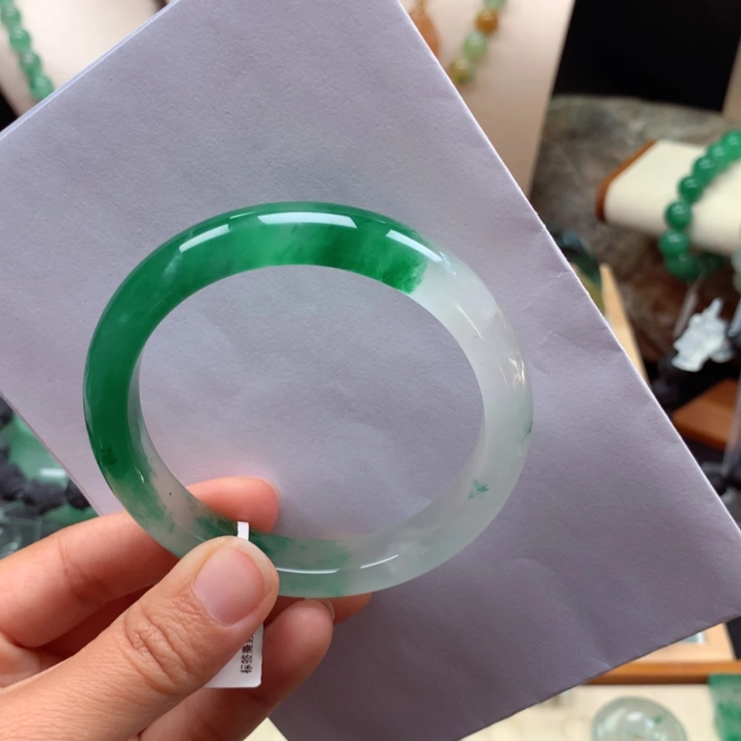 【闪购商品】未镶嵌手镯石英质玉