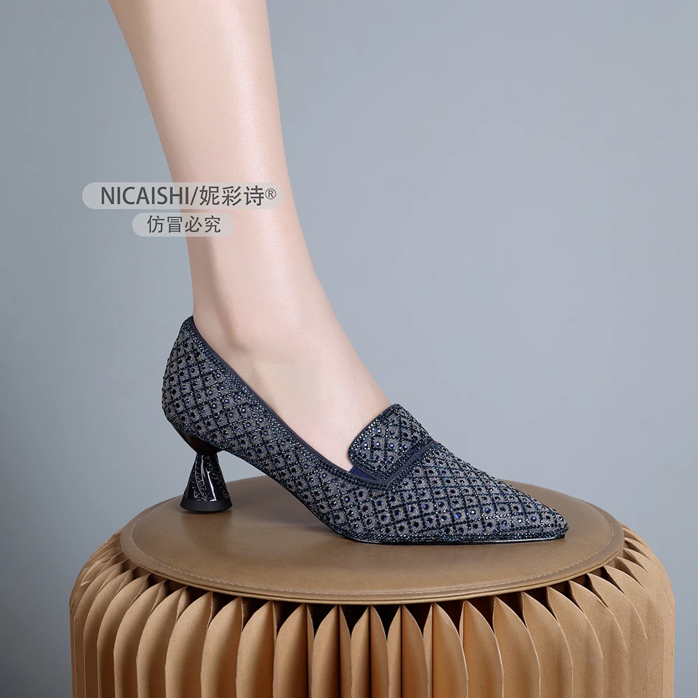 2025年新款法式轻奢高级感舒适不累脚气质名媛粗跟尖头女单鞋1105