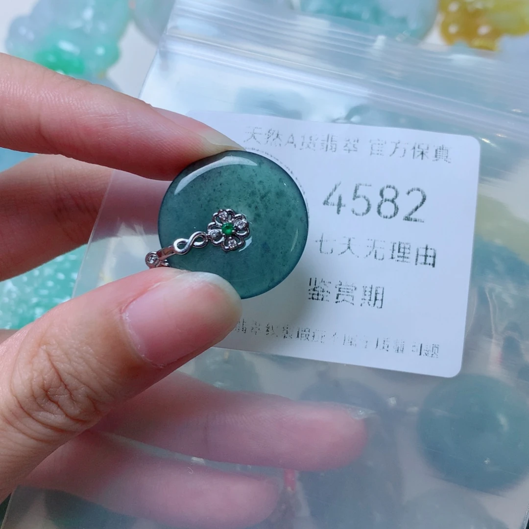 吊坠(不含链)未镶嵌翡翠