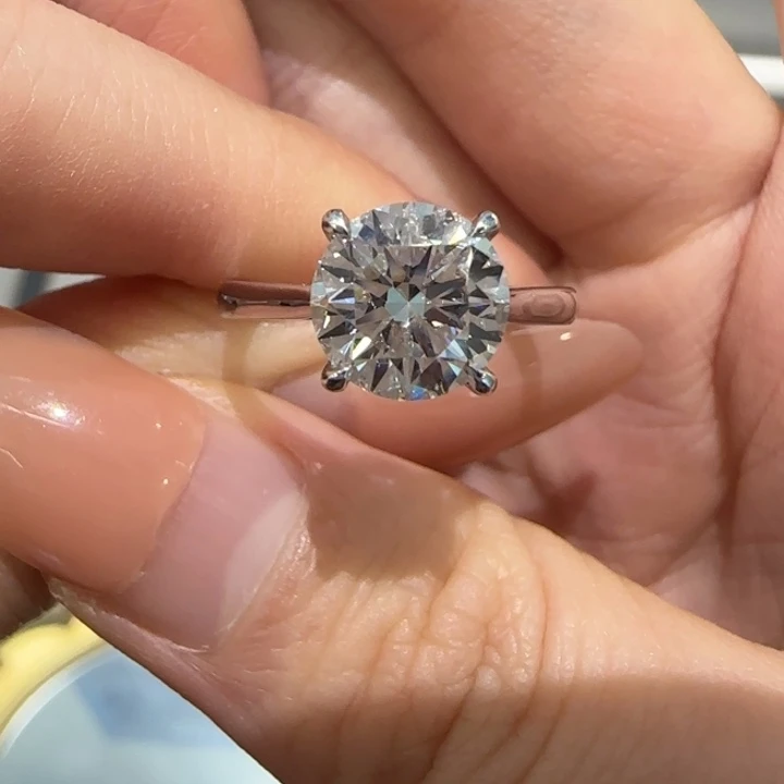 实验室培育钻石铂Pt950镶嵌2卡经典四爪