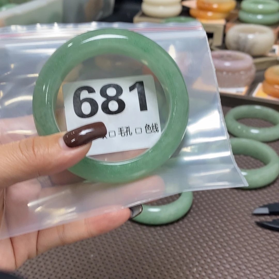 y***y石英岩玉未镶嵌手镯