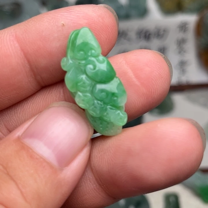 颈饰未镶嵌翡翠花生