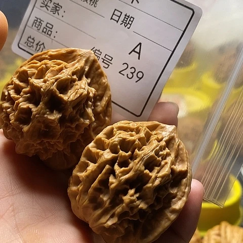 服***人把件桃核自产自销……
