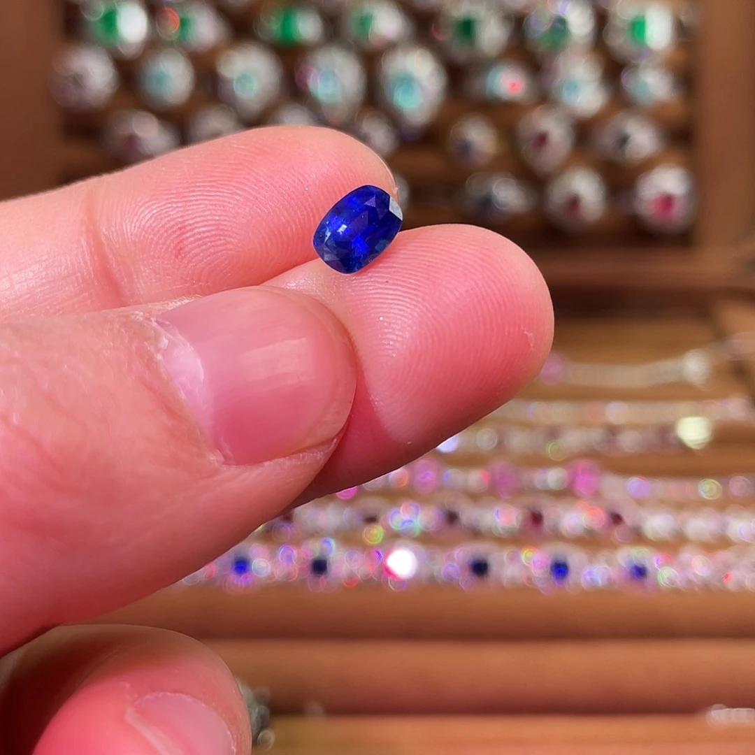 蓝宝石裸石未镶嵌