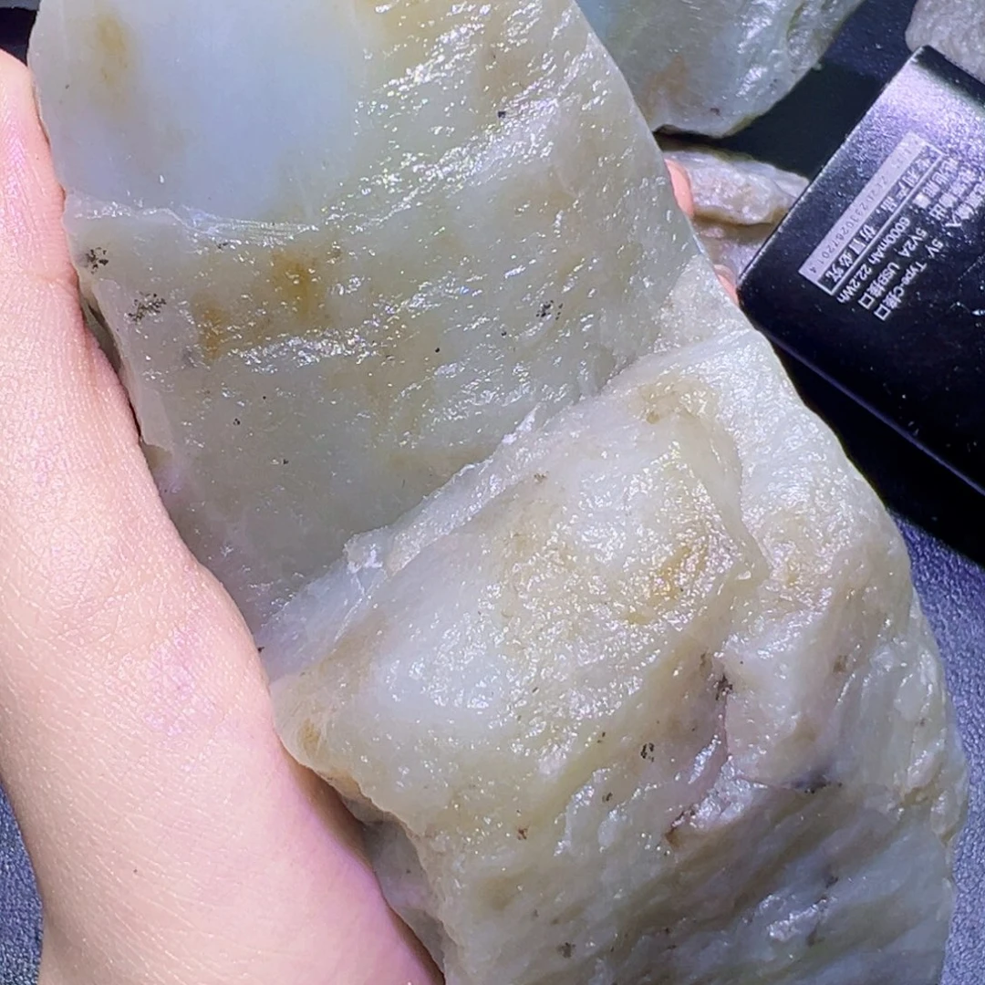 用***9和田玉（糖玉）未镶嵌珠宝半成品