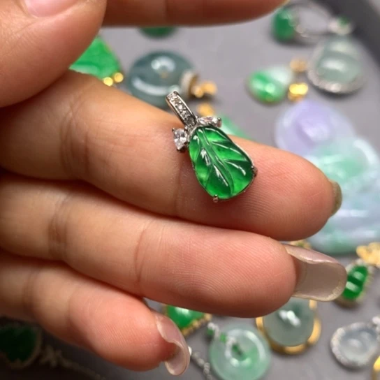 颈饰银S925镶嵌翡翠