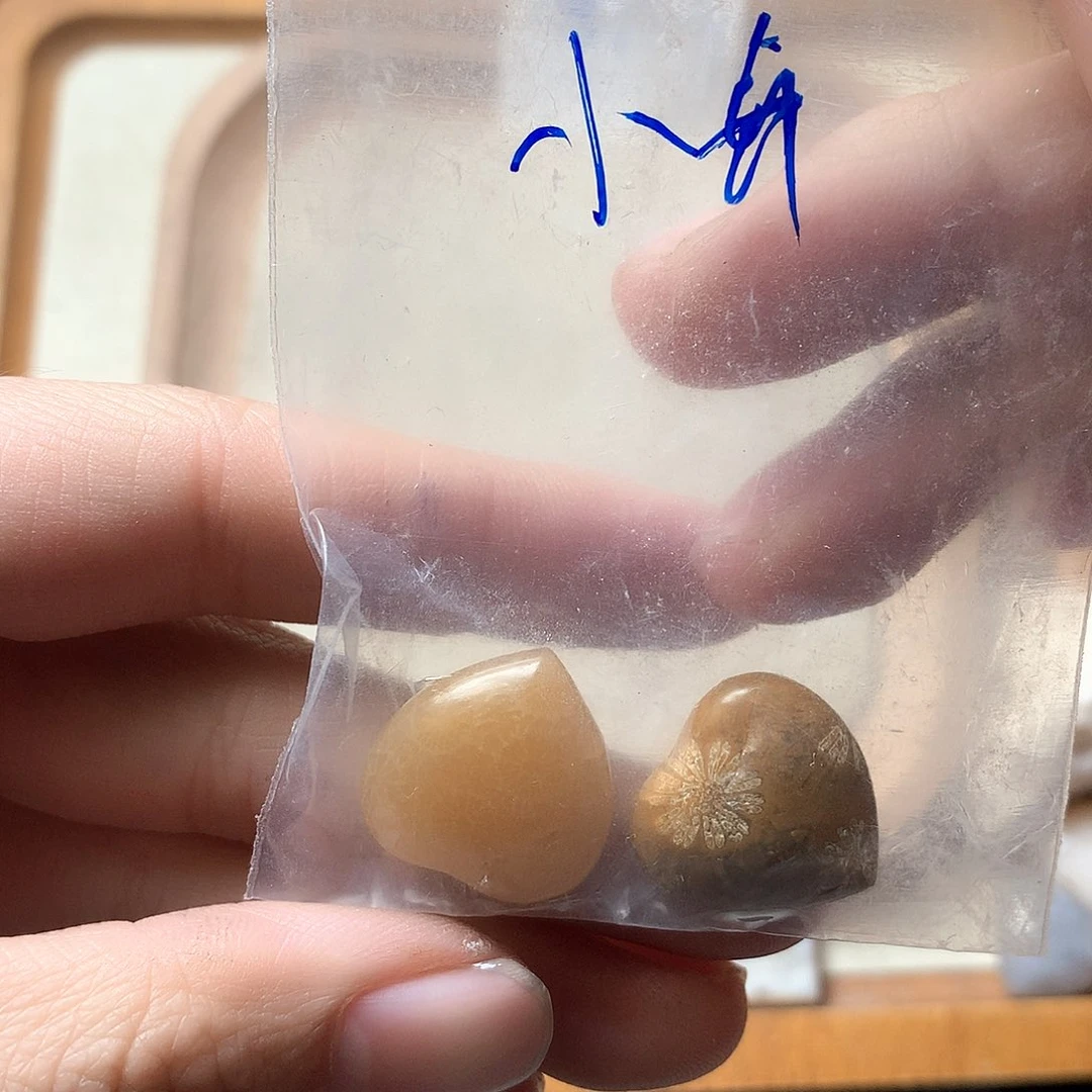 石英质玉颈饰未镶嵌小****强