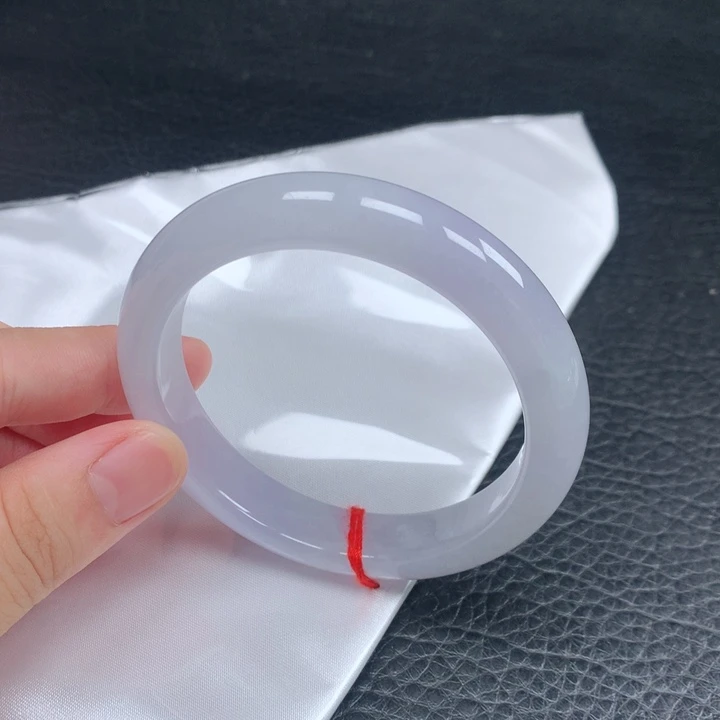 翡翠手镯未镶嵌。。