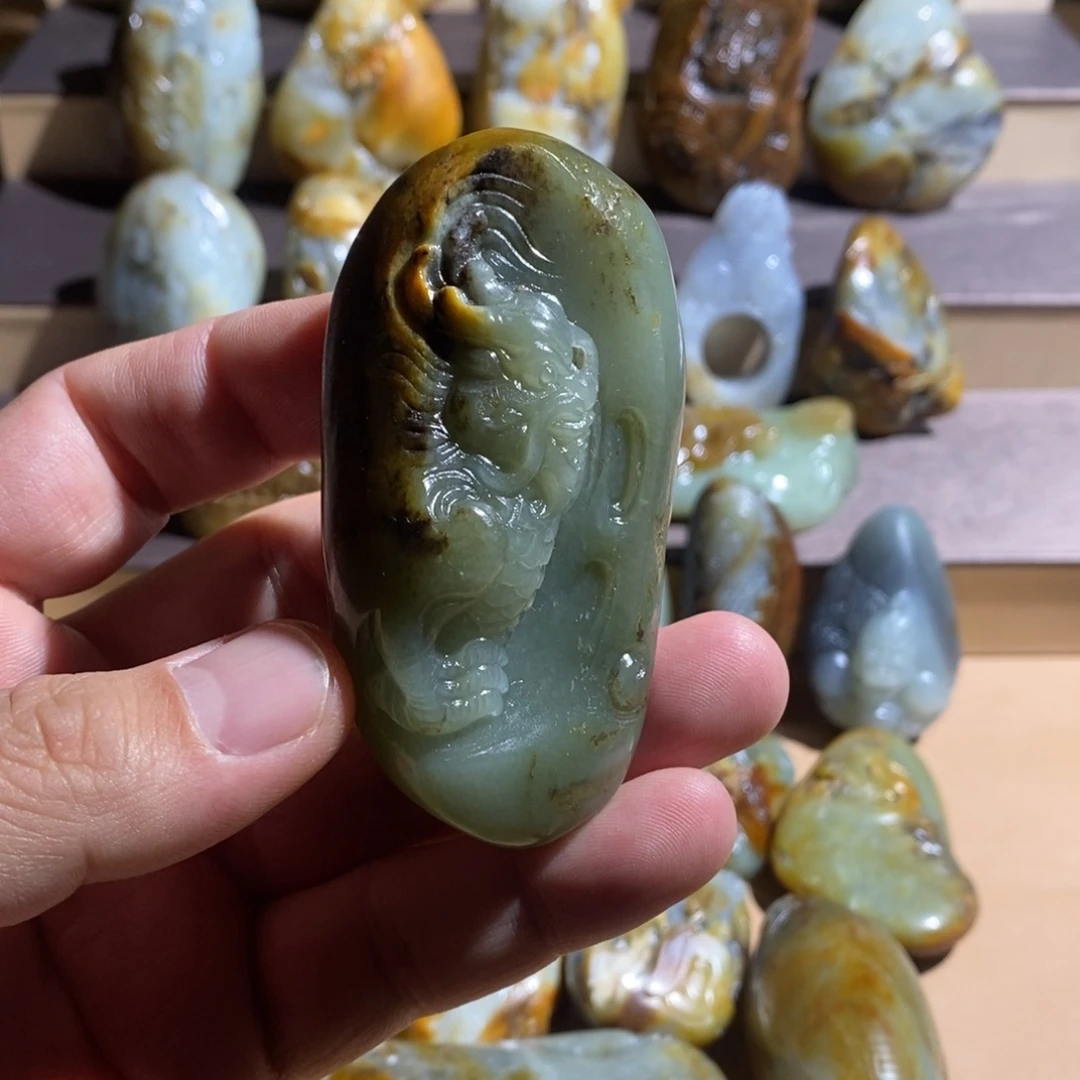 和田玉未镶嵌把件