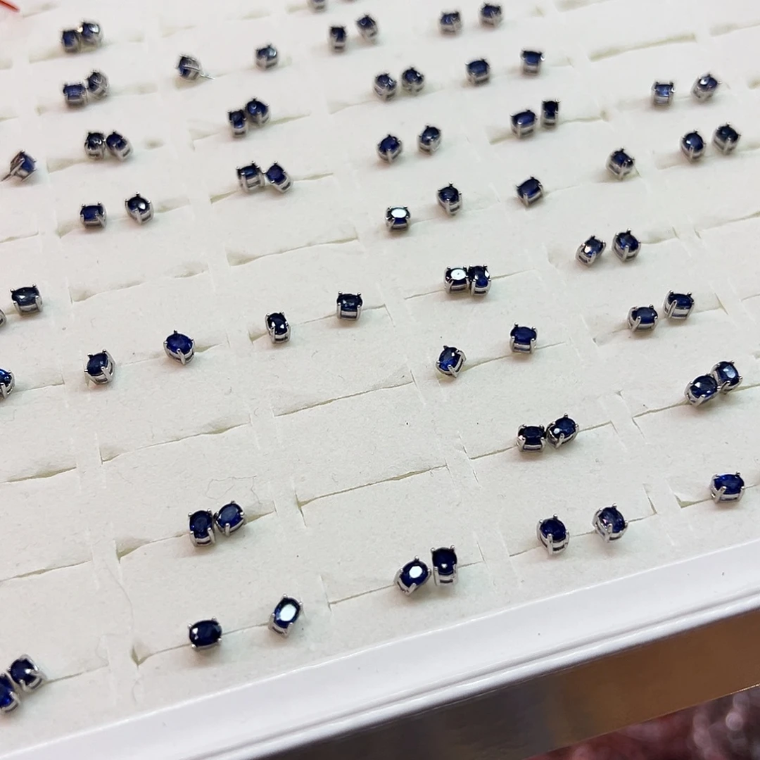 银S925镶嵌耳饰蓝宝石