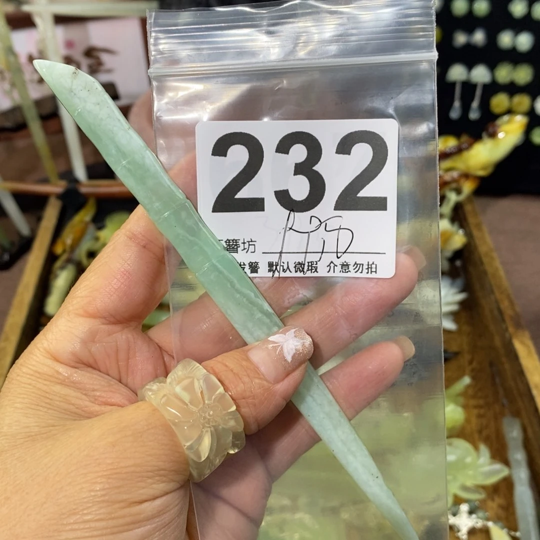蛇纹石玉未镶嵌玉簪蹦****兔