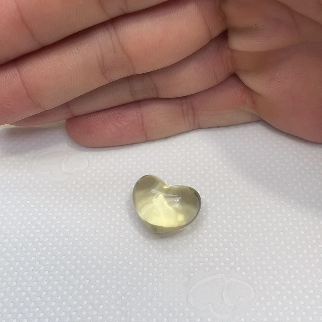 欣***慧珠宝半成品水晶未镶嵌微瑕打双牛鼻孔