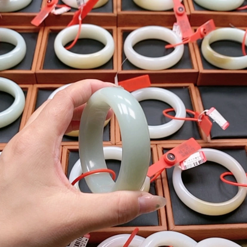 【闪购商品】未镶嵌手镯和田玉