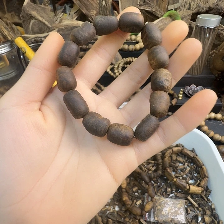 火***车沉香碎屑沉香海南绿棋1.2大11克➕沉香碎屑多样性