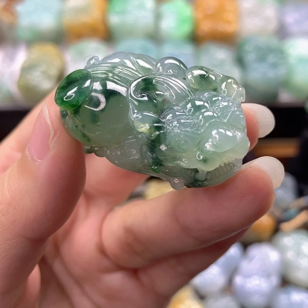 林***丐翡翠未镶嵌颈饰翡翠