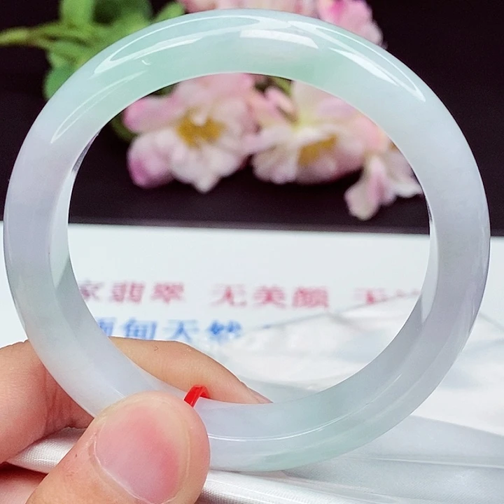 翡翠手镯未镶嵌56圈口