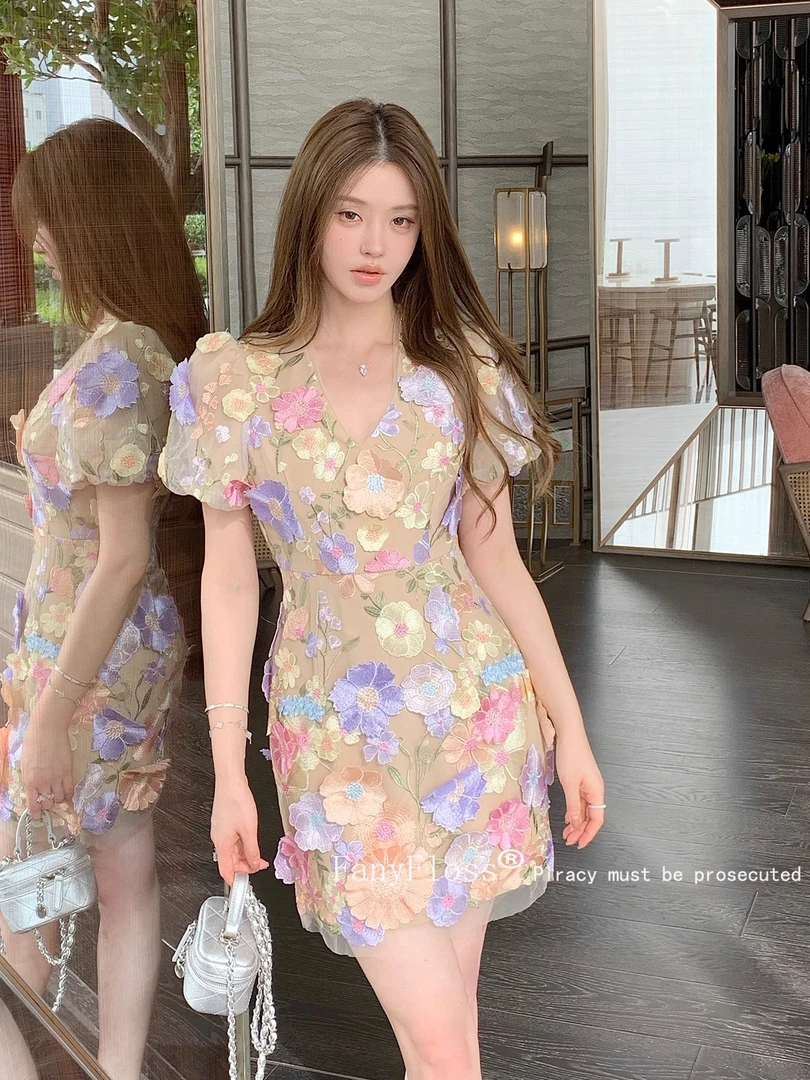 2025新款千金风泡泡袖碎花收腰连衣裙女小个子洋气海边度假短裙