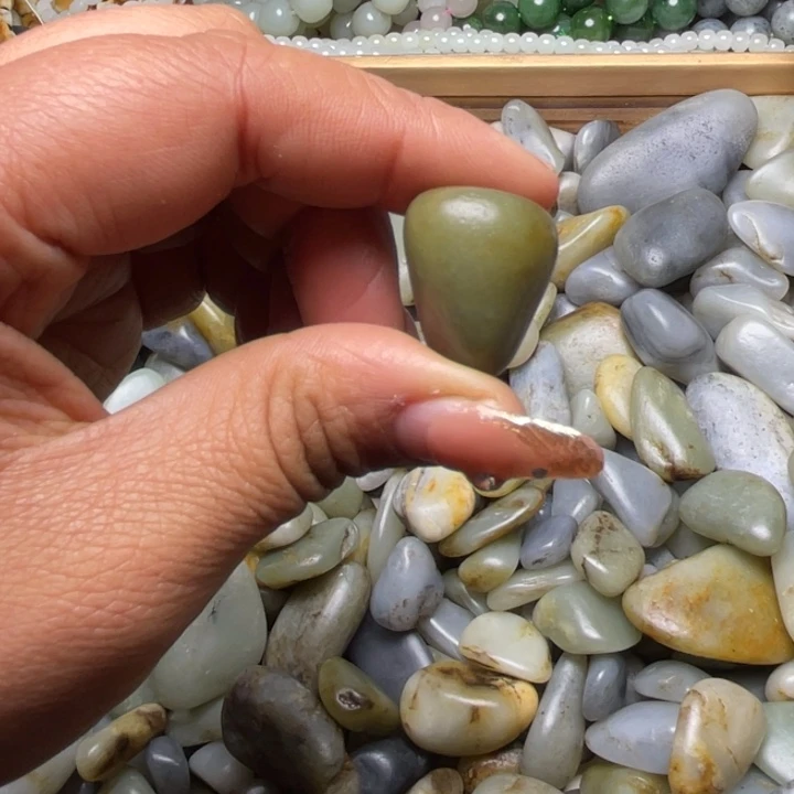 水***华和田玉未镶嵌珠宝半成品