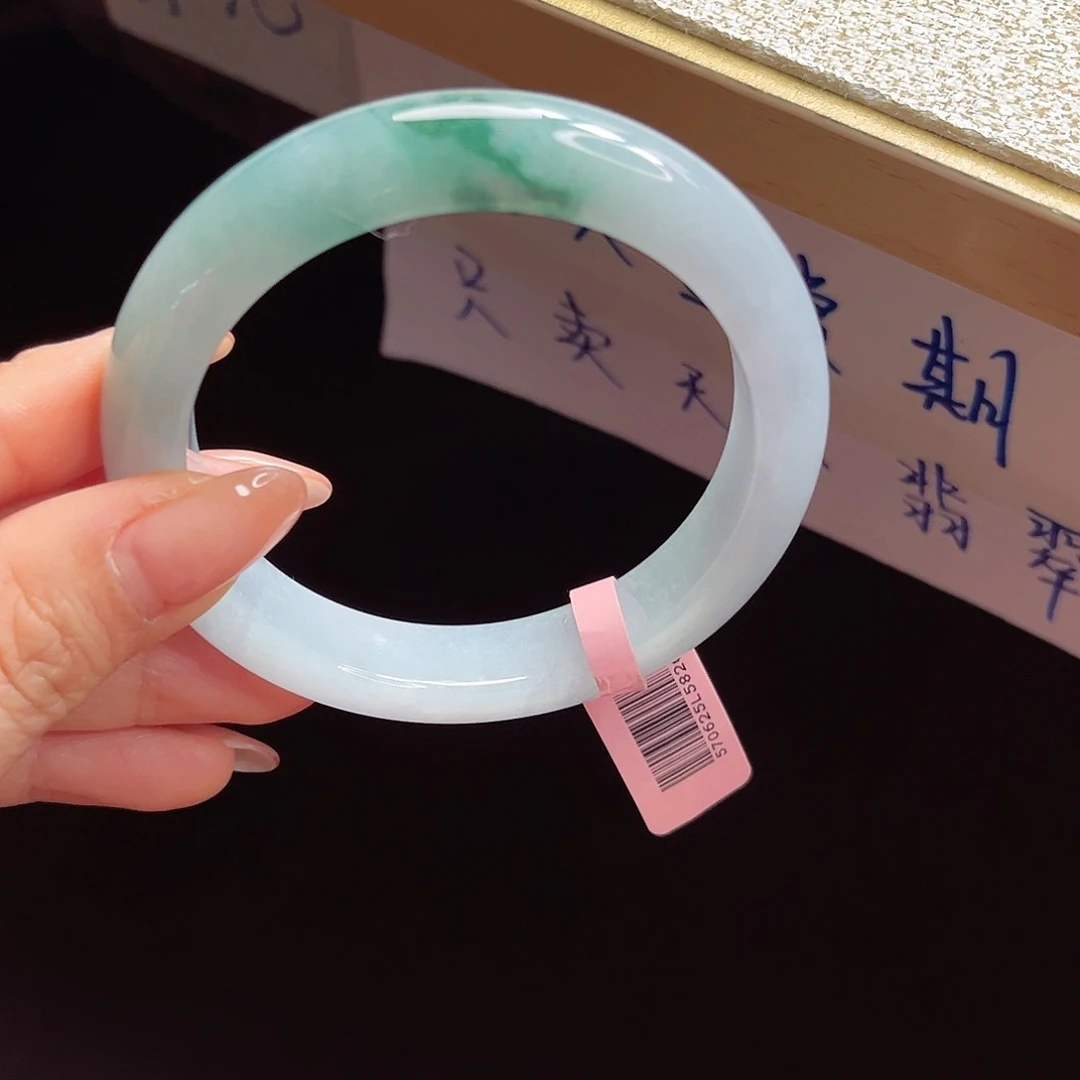 翡翠手镯未镶嵌手镯