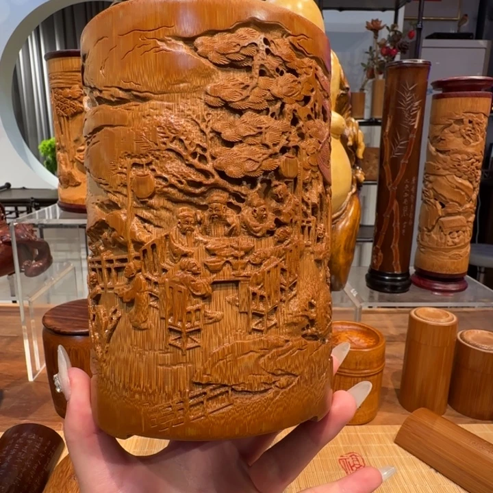 老***蔡桃园夜宴图竹笔筒