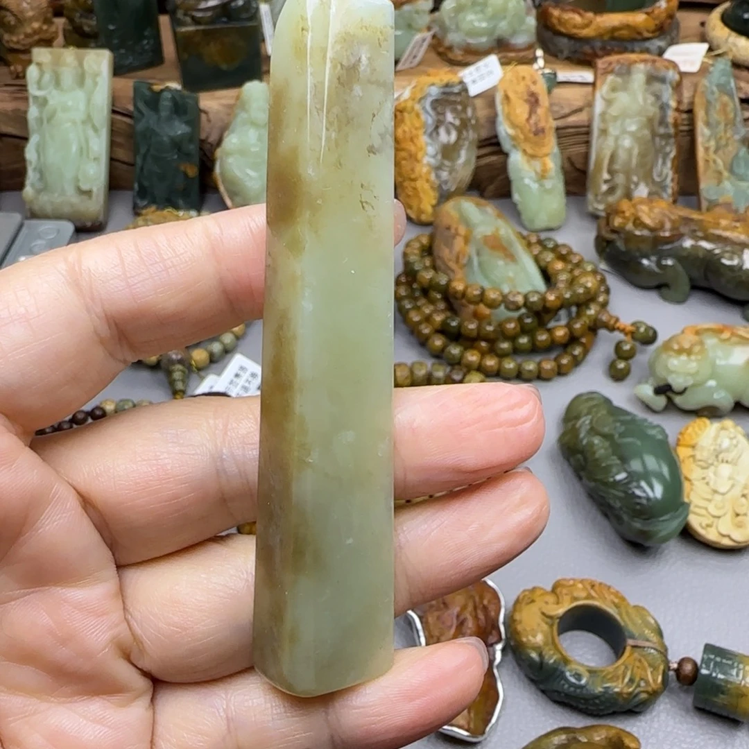 岫岩老玉（透闪石质玉）未镶嵌珠宝奇石