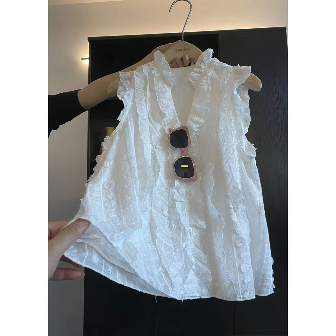 璎婲sᴀᴋᴜʀᴀ【云杉成诗】媛韩版V领荷叶边单排扣刺绣小飞袖气质衬衫