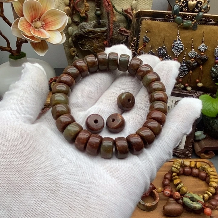 未镶嵌岫岩河磨玉（透闪石质玉）挂件古**光