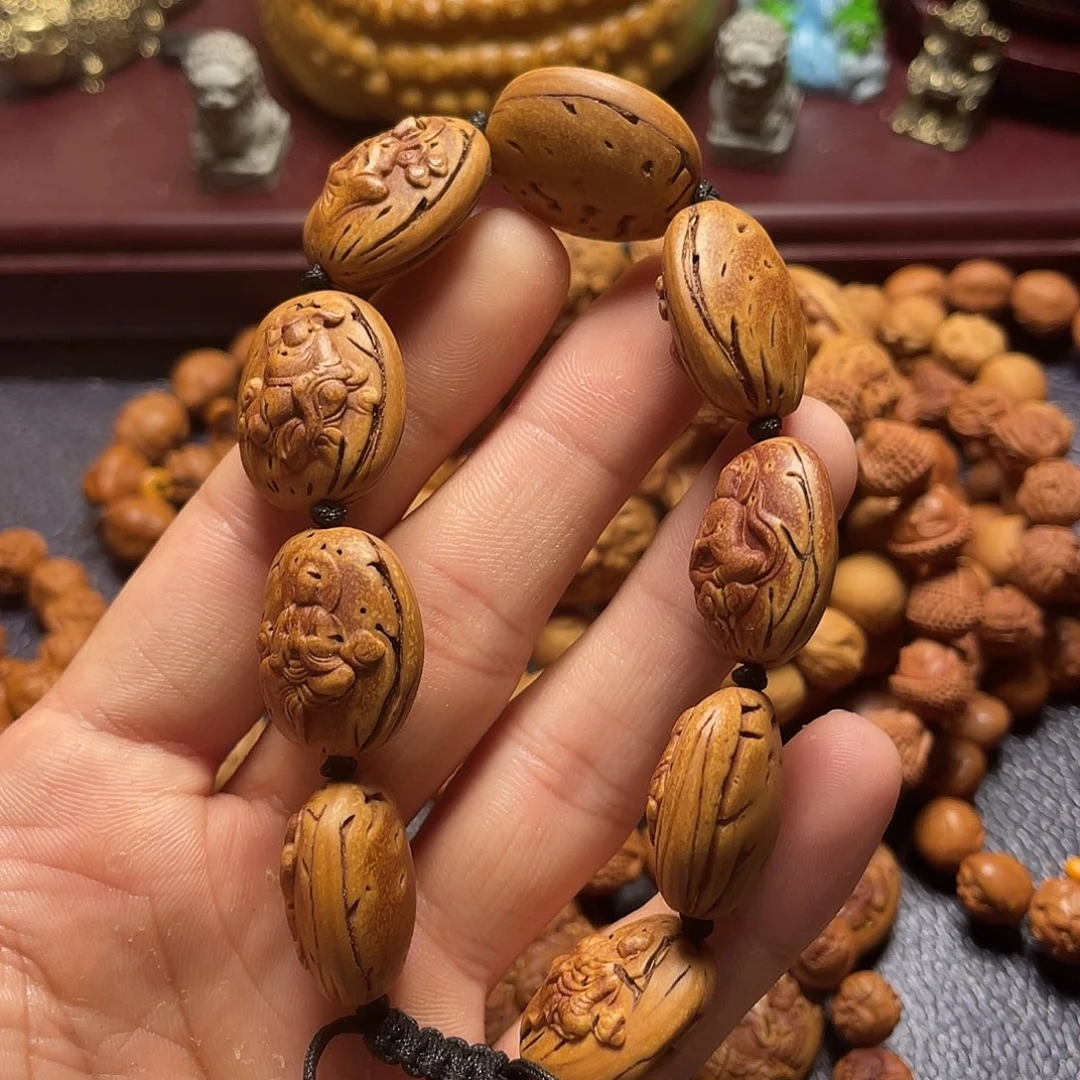 大桃核雕刻瑕疵无相佛