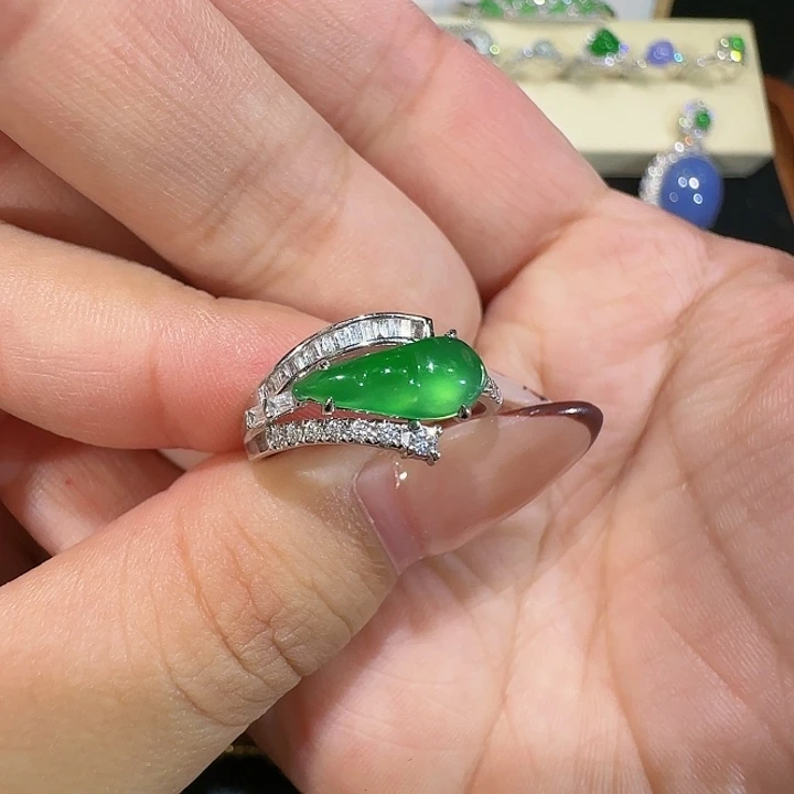 【闪购商品】18K金镶嵌戒指翡翠