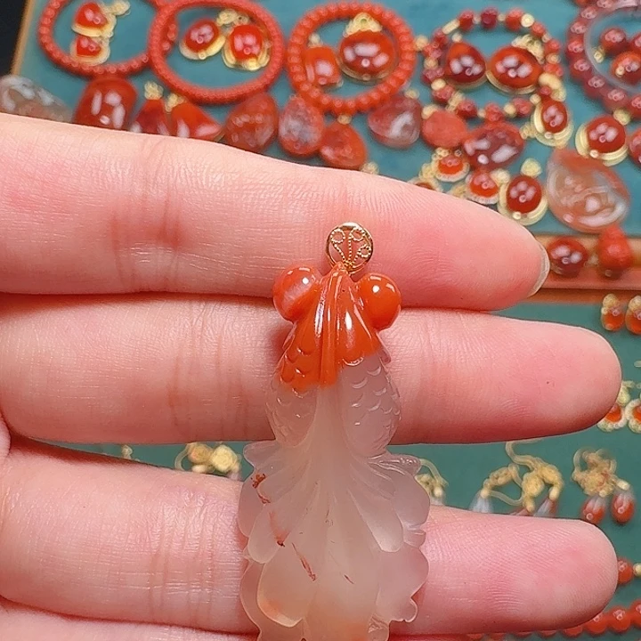 南红玛瑙18K金镶嵌吊坠