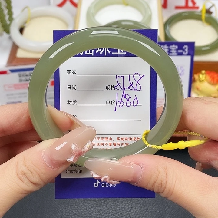 和田玉未镶嵌手镯