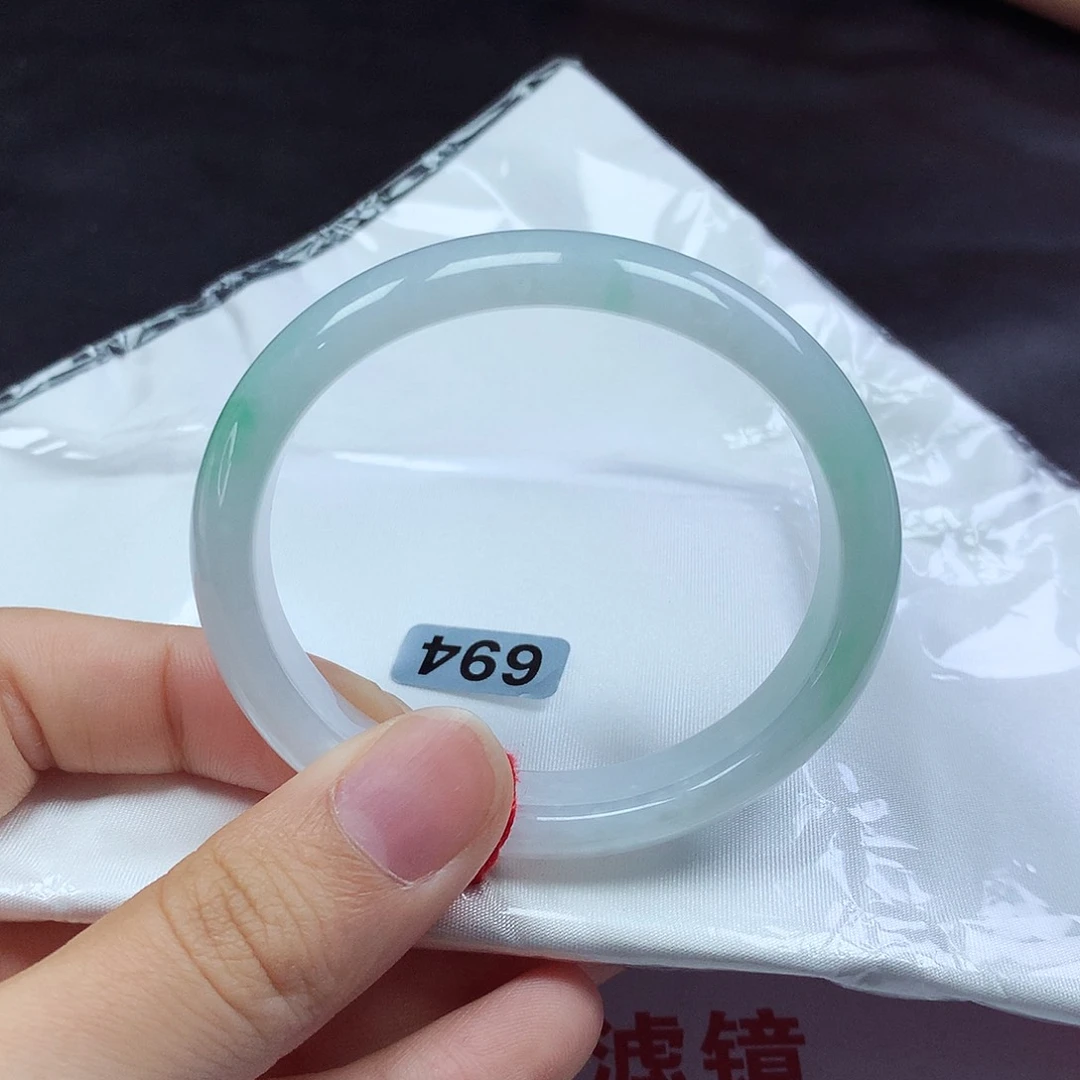 翡翠手镯未镶嵌55圈口