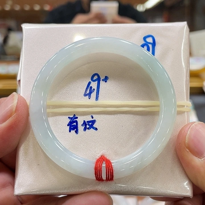 翡翠手镯未镶嵌翡翠